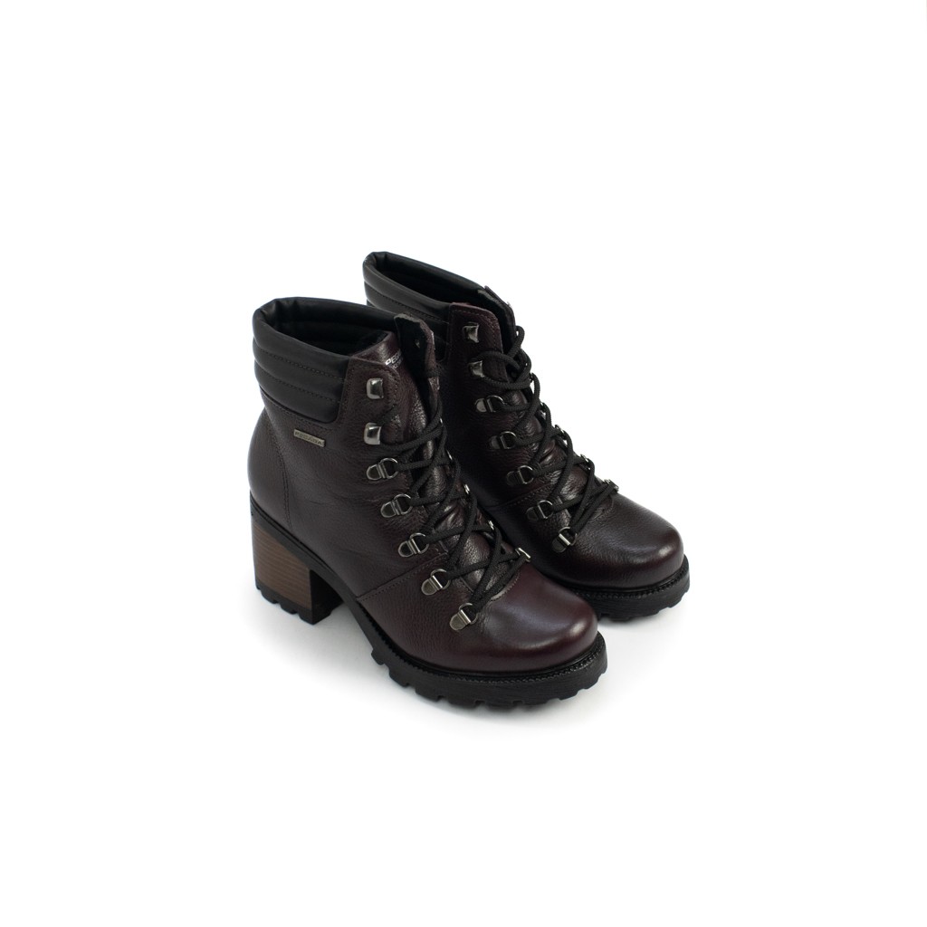 Bota Cano Curto em Couro Pegada Feminino