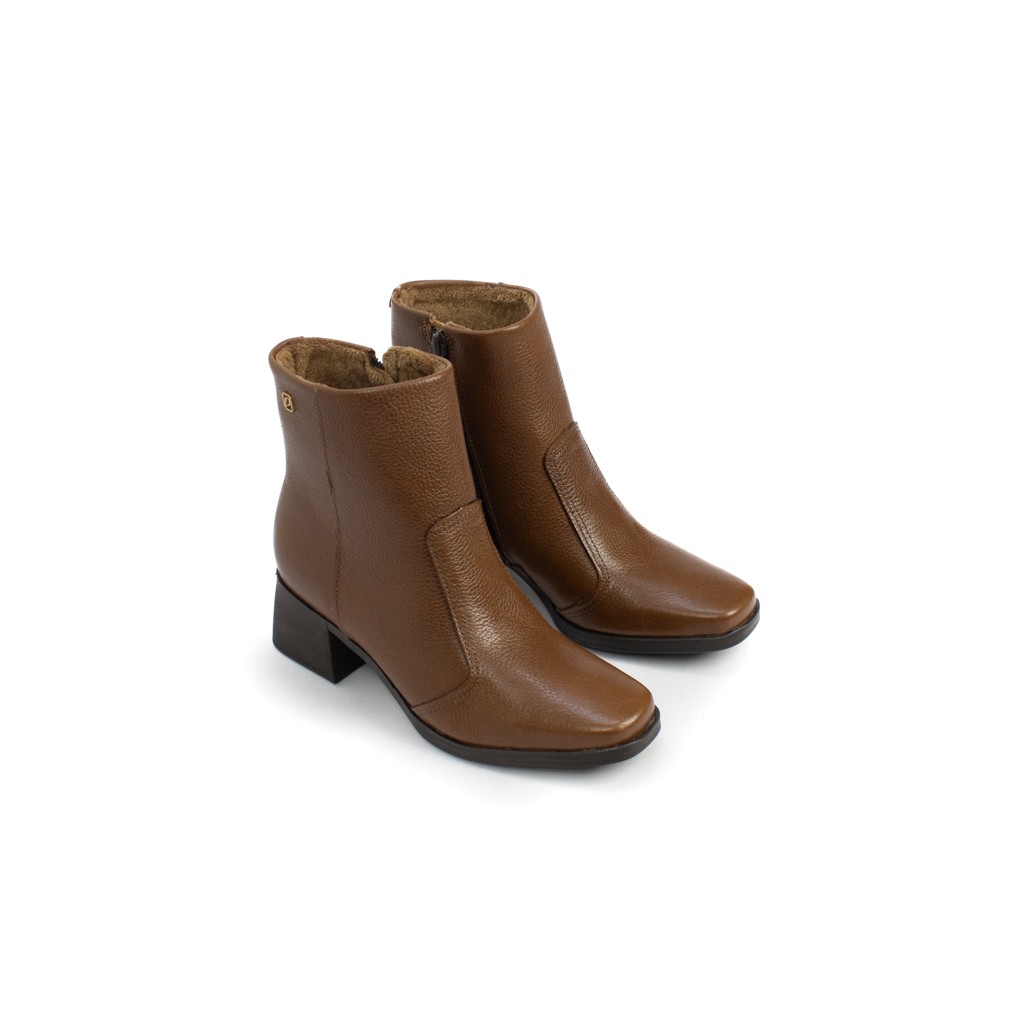 Bota Cano Curto em Couro Pegada Feminino