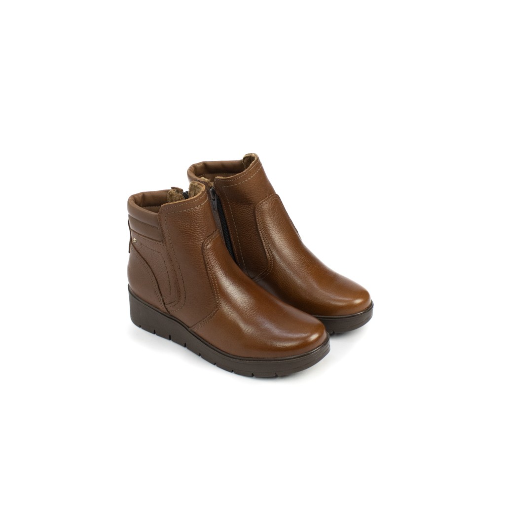 Bota Cano Curto em Couro Pegada Feminino