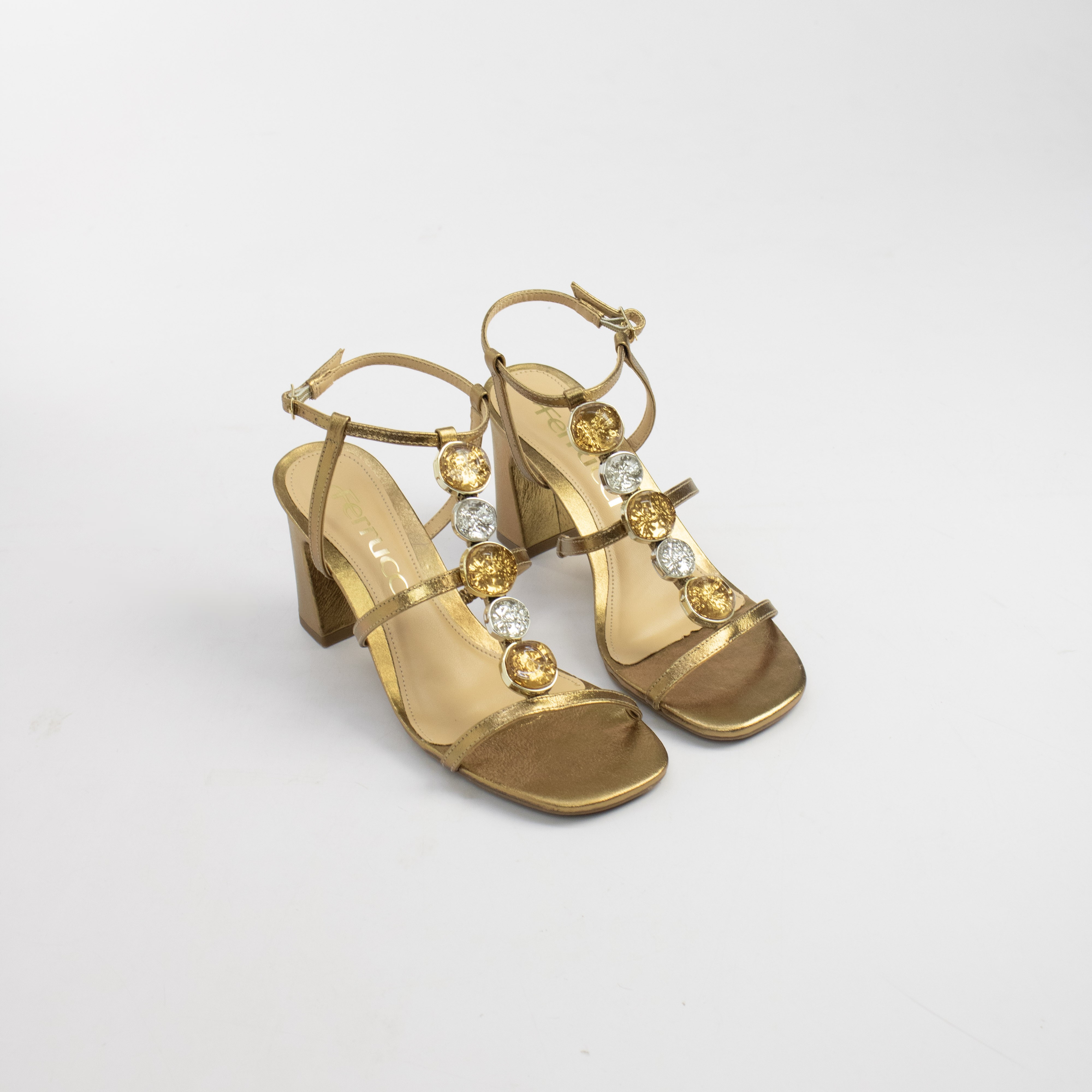 Sandália Casual Minimal Glam em Couro e Pedrarias com Salto Alto Bloco Ferrucci Feminino