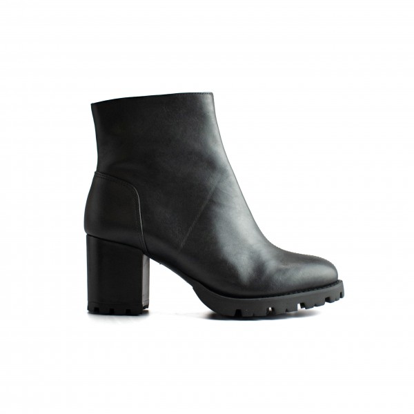 Bota Cano Curto em Couro Schutz Feminino