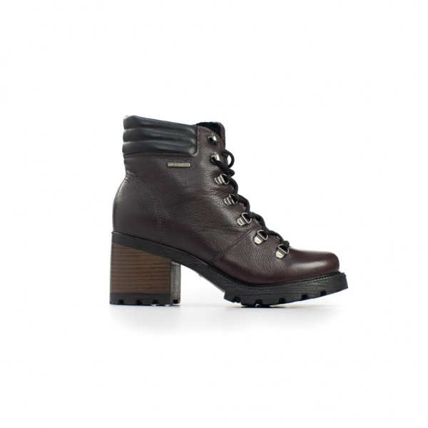 Bota Cano Curto em Couro Pegada Feminino