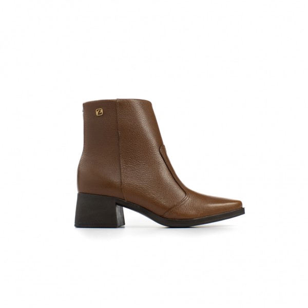 Bota Cano Curto em Couro Pegada Feminino