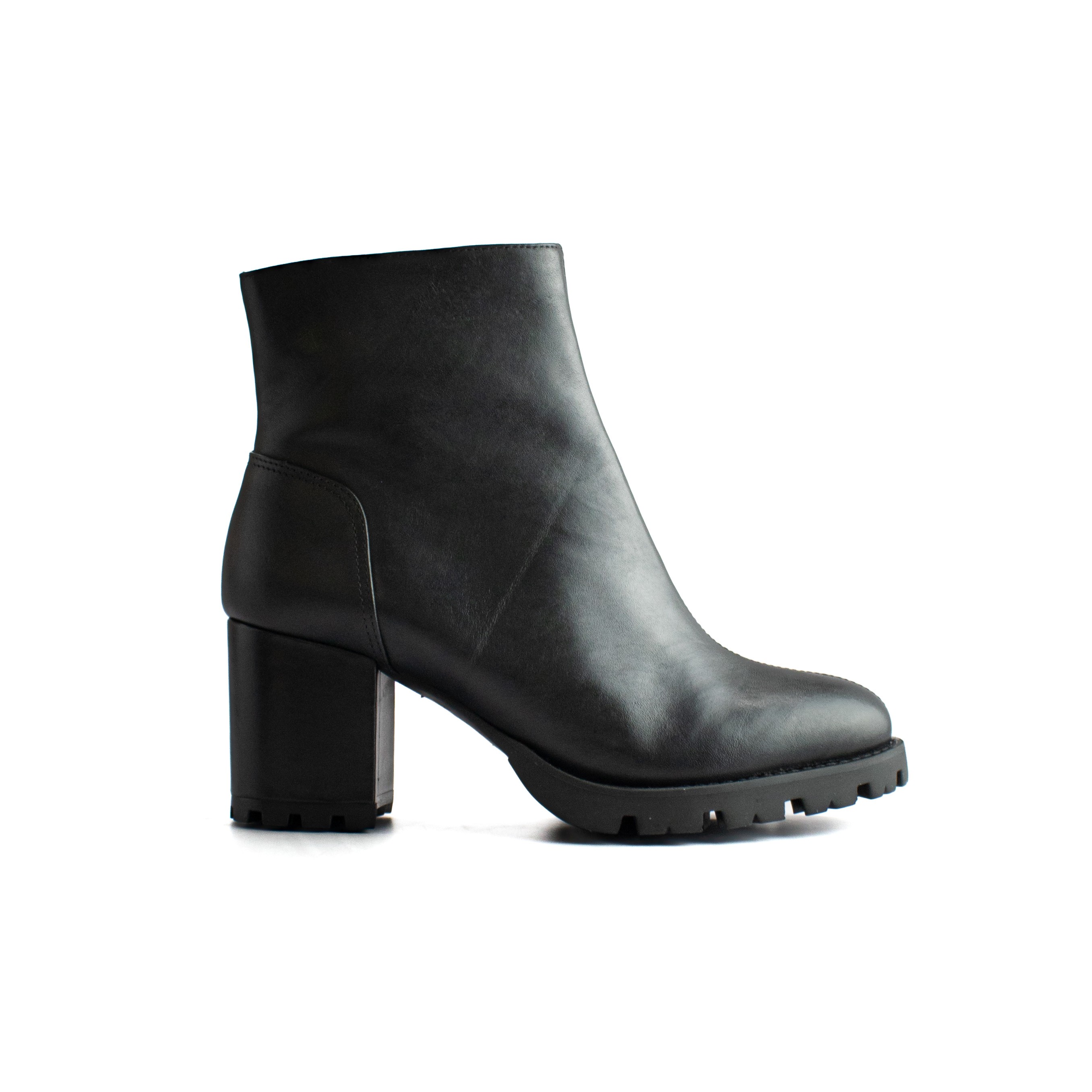 Bota Cano Curto em Couro Schutz Feminino