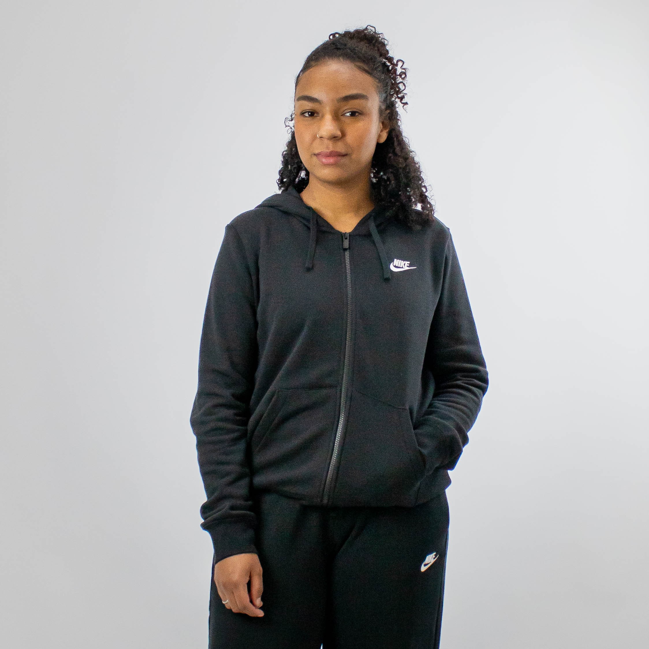 Jaqueta Esportiva com Capuz Sportswear Club Fleece Nike Feminino