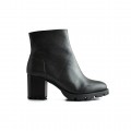 Bota Cano Curto em Couro Schutz Feminino